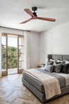 Ventilateur de plafond LANTAU en bois foncé – Design, silence et performance
